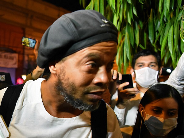 Ronaldinho 'ngựa quen đường cũ' sau cú sốc mất người thân
