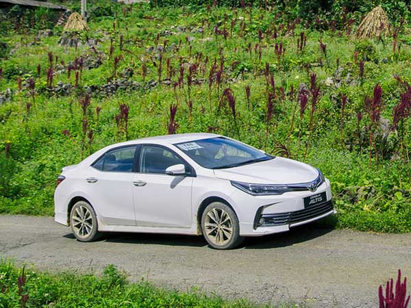 Toyota Việt Nam triệu hồi Altis vì lỗi bơm xăng