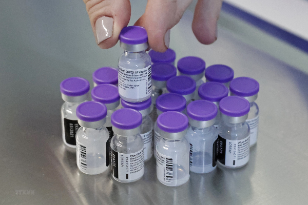 Tranh cãi vaccine 'đổ dầu' vào căng thẳng Anh - EU