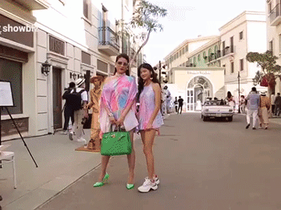 Cận cảnh nhan sắc + đôi chân dài miên man của ái nữ nhà Trương Ngọc Ánh, có xịn như ảnh đăng 'Phây' cùng mẹ?
