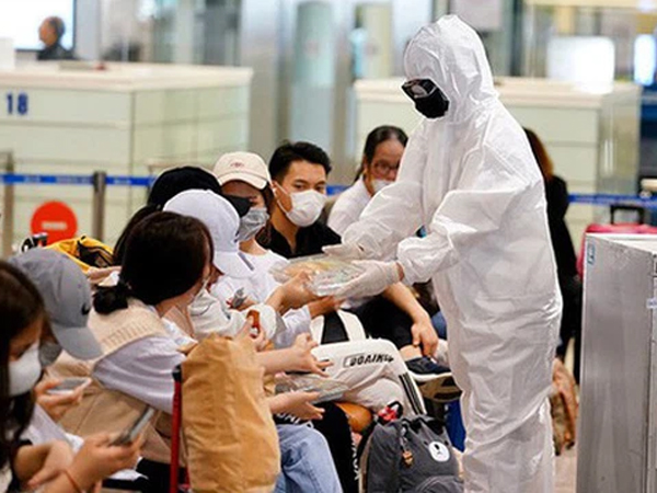 Thêm một người nhập cảnh nhiễm Covid-19, gần 31.000 người đã tiêm vaccine AstraZeneca