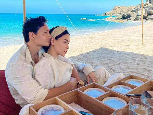 Lâu lắm rồi mới thấy Kim Lý khoe ảnh riêng tư tình tứ cùng Hồ Ngọc Hà, thế này mới thấy tình yêu ngọt ngào thế nào