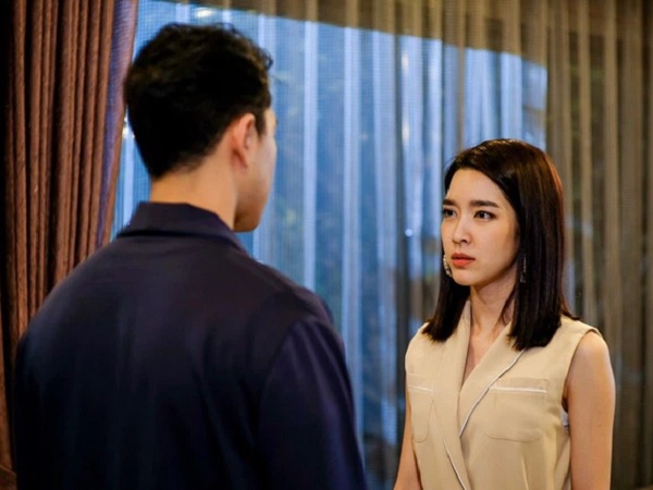 Bắt gặp vợ đang lúi húi mở két sắt trong phòng mẹ, chồng lao vào tát cô cháy má, diễn biến sau đó khiến anh hối hận