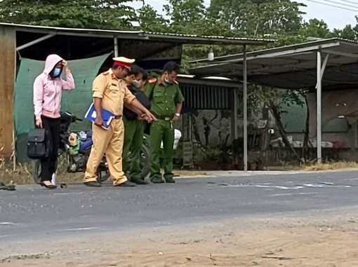 Thai phụ tử vong sau va chạm xe máy