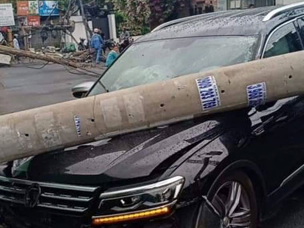 Lời khai của tài xế ngoại quốc lái 'xế hộp' tông ngã 5 trụ điện trong 'khu nhà giàu' ở Sài Gòn
