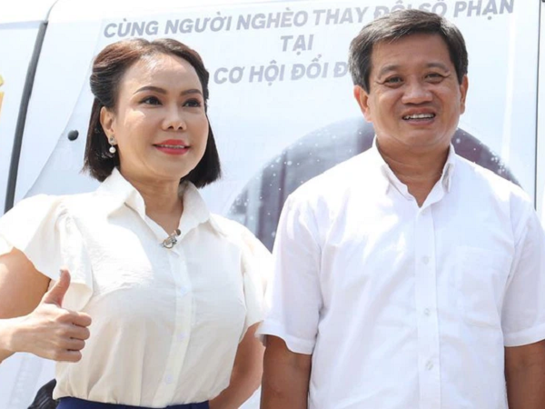 Xe cứu thương 'đội giá' thêm 850 triệu, Việt Hương: Tôi chưa mua vì đang phải tính toán