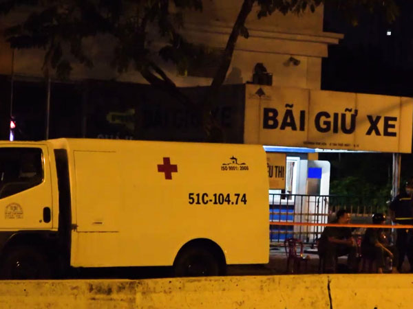 Video: Cùng lúc rơi từ sân thượng chung cư xuống đất, 2 cô gái tử vong tại chỗ