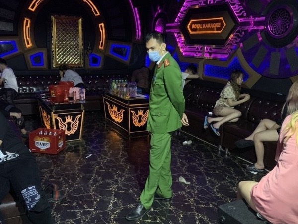 Bắc Giang: Kiểm tra quán karaoke, phát hiện 5 học sinh dương tính với ma túy