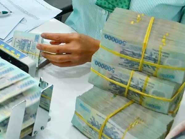 Lãi suất tiết kiệm biến động, những ngân hàng bất ngờ tăng cao