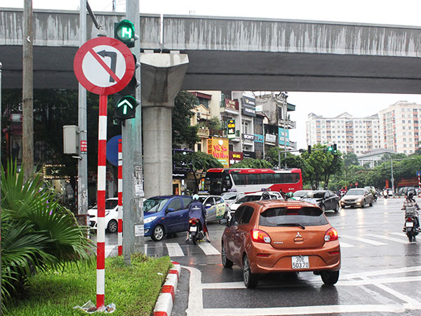 Có được quay đầu khi gặp biển cấm rẽ trái?