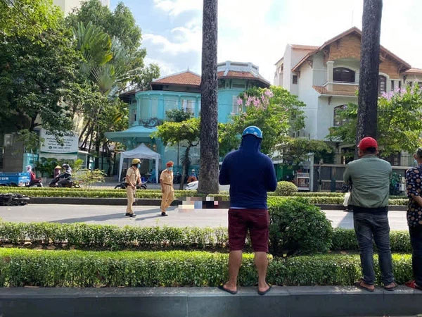 Đi vào làn đường ô tô, nam thanh niên người nước ngoài tử vong ở Sài Gòn
