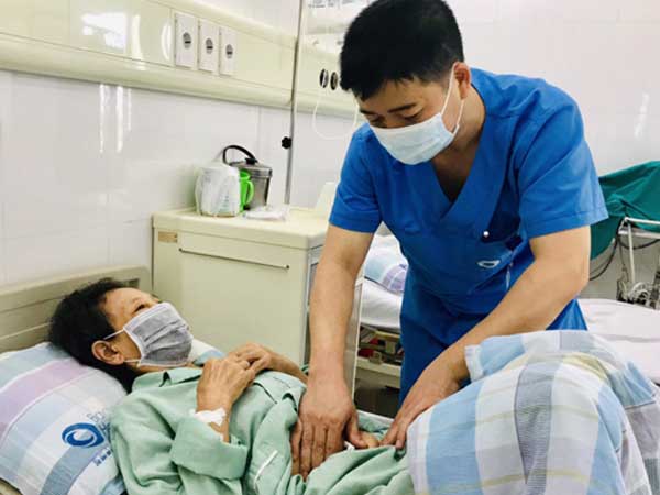 Dấu hiệu phổ biến giúp người phụ nữ phát hiện sớm ung thư trực tràng