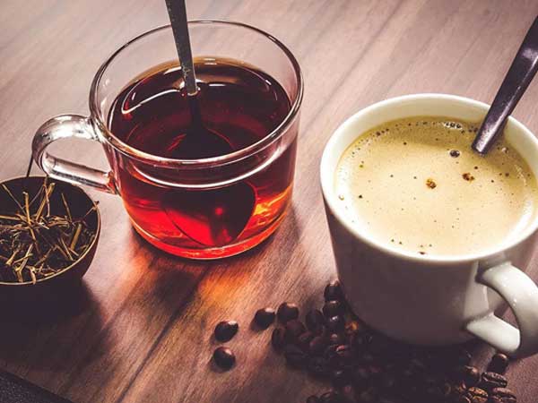 Lý do uống cà phê tốt hơn trà vào buổi sáng