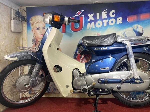 Huyền thoại Honda Super Cub giá 200 triệu của tay chơi Hà Nội 20 năm vẫn đẹp long lanh