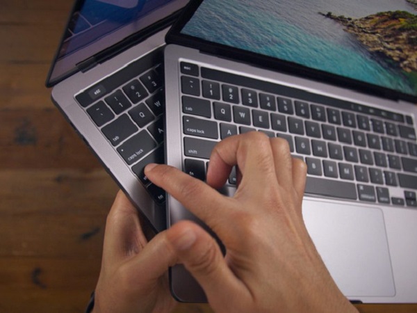 Apple bị khởi kiện tập thể vì bàn phím cánh bướm trên MacBook