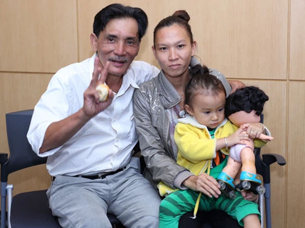 Bà xã tiết lộ NS Thương Tín không thích nhận sự trợ giúp của người khác, muốn chết vì sợ sống phải nhờ vả người thân và bạn bè