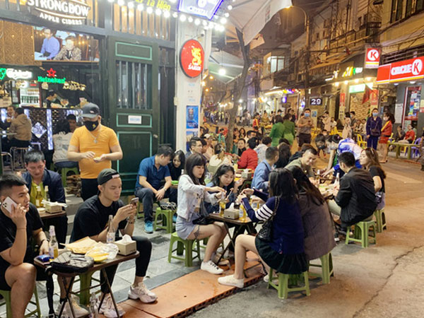 Hà Nội: Nhiều tuyến phố "không ngủ" sau chuỗi ngày giãn cách vì dịch COVID-19