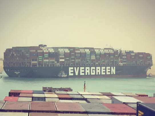 Chủ tàu 'bịt' kênh Suez có thể bồi thường hàng triệu USD
