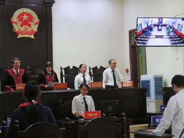 Bị xua đuổi, người đàn ông mang thuốc diệt cỏ đầu độc cả nhà cha vợ