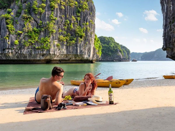 Ngành du lịch thí điểm đón khách quốc tế từ tháng bảy