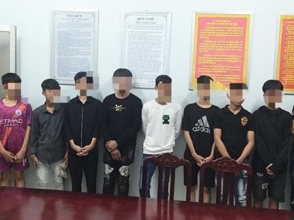 Hai nhóm 'côn đồ nhí' mang hung khí, đuổi đánh nhau náo loạn khu dân cư