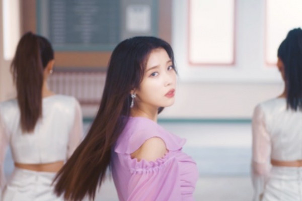 IU gói gọn cả sự nghiệp vào LILAC, netizen thảng thốt vì hay quá: 'IU dính lời nguyền rồi, sao ra bài nào cũng phải on top vậy?'