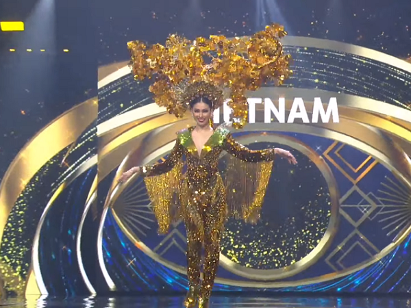 Đêm thi trang phục dân tộc tại Miss Grand 2020: Ngọc Thảo tự tin trình diễn thiết kế phát sáng nặng 30 kg