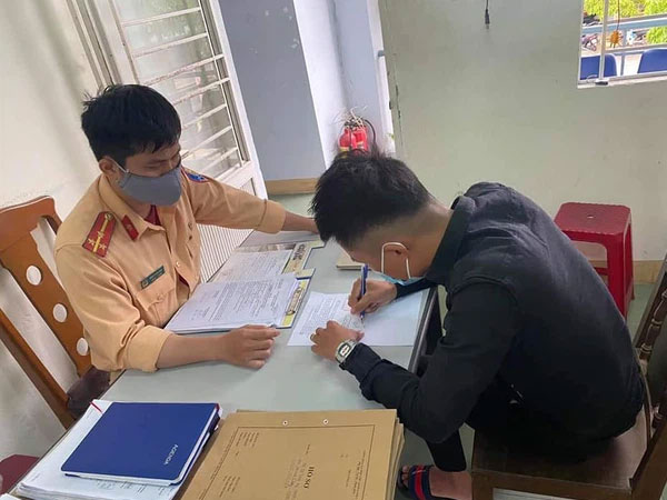 Sử dụng ma túy rồi lái ô tô tông trúng xe đạp, nam thanh niên bị phạt 51 triệu đồng
