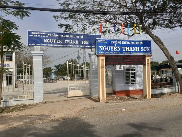 Hiệu trưởng để vợ gửi video nhạy cảm cho nhân viên muốn minh oan