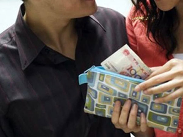 Vừa nghe bạn trai vay 30 triệu mua lan tiền tỉ, cô gái trẻ từ chối thẳng thừng và quyết định chia tay luôn, cư dân mạng phán: 'Yêu mà lý trí ghê!'