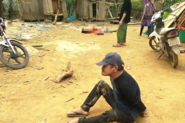 Lời qua tiếng lại lúc uống rượu, cầm dao đâm chết 'bạn nhậu'
