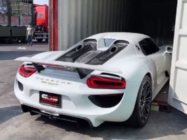 Porsche 918 Spyder siêu đắt lần đầu tiên cập bến Việt Nam