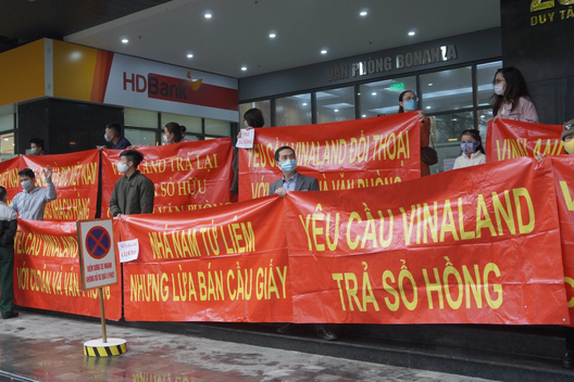 Khốn khổ vì mua phải chung cư 'treo Cầu Giấy bán Nam Từ Liêm': Chủ đầu tư vẫn im lặng, hàng trăm cư dân tiếp tục diễu hành yêu cầu thanh tra
