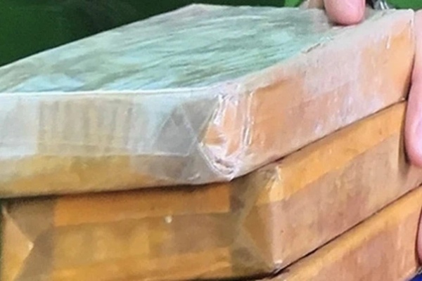 3 đối tượng giấu 12 bánh heroin trong người ngồi xe khách Hà Nội đi Cao Bằng