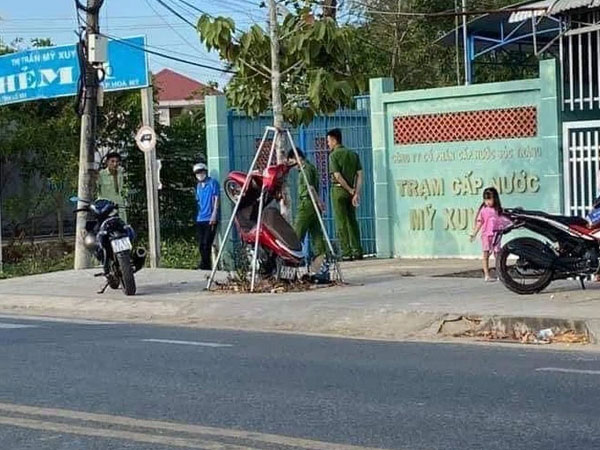 Hiện trường vụ tai nạn giao thông khiến 2 chiến sĩ cảnh sát cũng phải lắc đầu khó hiểu