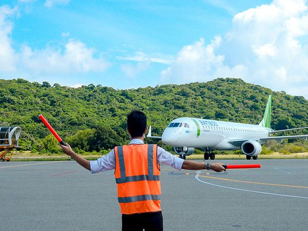 Chen nhau bay ra Côn Đảo, giá đắt đỏ vẫn liên tục 'cháy' vé