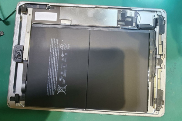 Apple bị kiện vì iPad gây cháy nhà