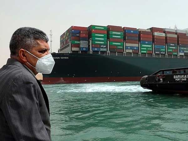 Bài học cho kinh tế toàn cầu từ vụ tàu mắc kẹt ở kênh Suez