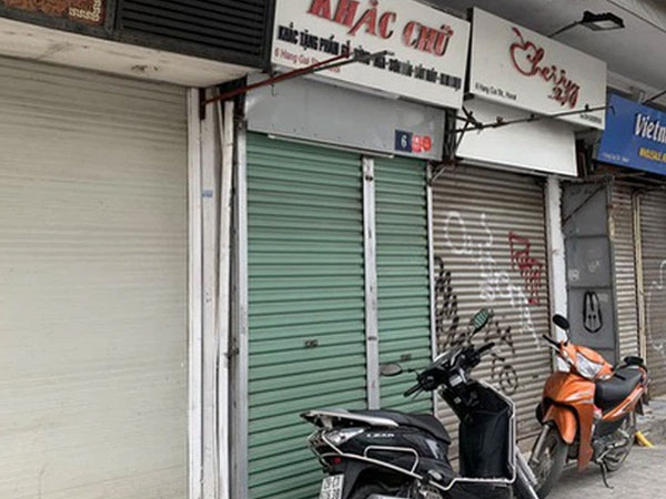 Hà Nội: Cửa hàng trên phố cổ đồng loạt đóng cửa cả năm vì ế ẩm do dịch COVID-19