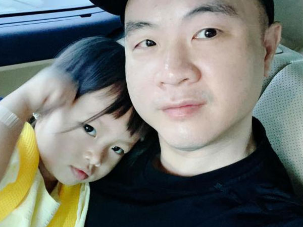 Bị soi mói, NTK Đỗ Mạnh Cường than thở: 'Đi làm kiếm tiền để nuôi con, mỗi tháng hết vài trăm triệu có kêu ca gì đâu'