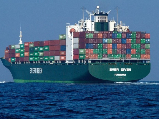 Tại sao không dỡ bỏ hàng hóa để giải cứu siêu tàu kẹt ở kênh đào Suez?