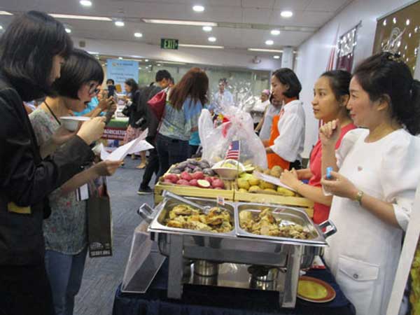 Thực phẩm ngoại 'lấy lòng' người Việt