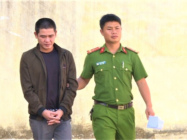Trốn truy nã gần 12 năm, người đàn ông kịp lấy vợ, sinh con trước khi ra đầu thú