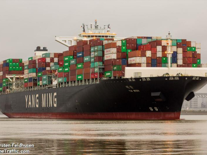 Hơn 100 tàu hàng đã đi qua kênh đào Suez sau sự cố