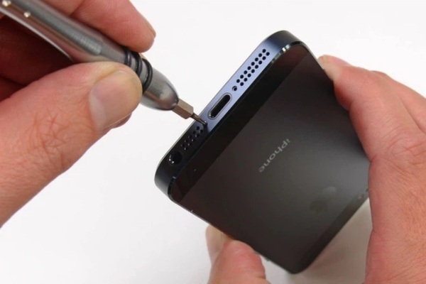 Apple mở rộng dịch vụ sửa chữa độc lập ngoài hệ thống bảo hành tới tất cả các quốc gia nơi có sản phẩm Apple được bán, có cả Việt Nam