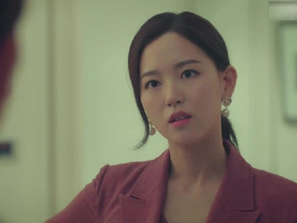 Tôi mang một túi trứng gà của mẹ chồng biếu cho chị dâu, nào ả ta vung tay ném hết xuống đất với lý do choáng váng