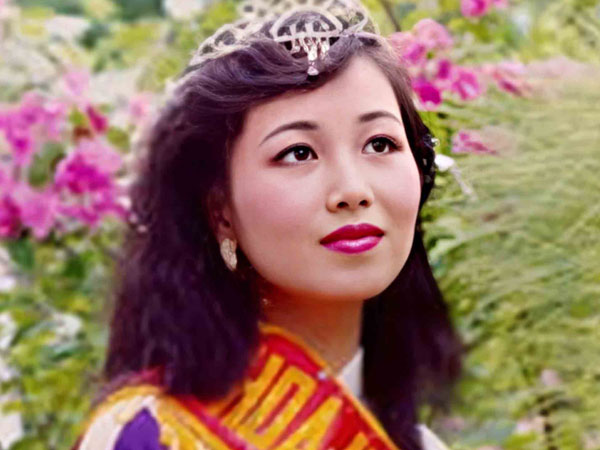 Hoa hậu giỏi ngoại ngữ nhất Việt Nam: Đăng quang mấy chục năm vẫn chưa ai vượt được, cách dạy con ra sao mọi người phải sửng sốt?