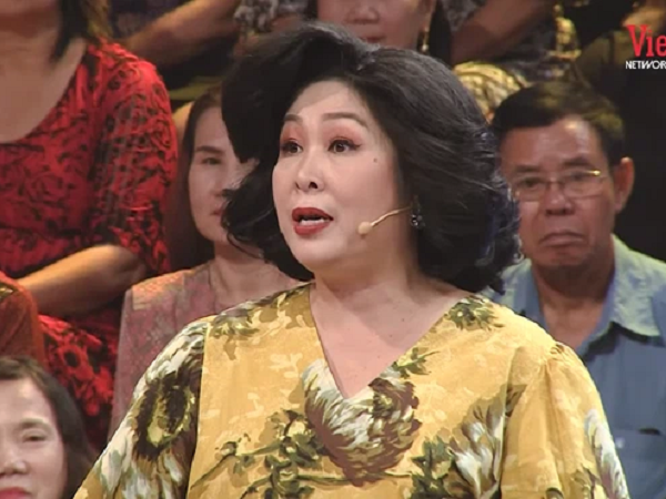 Á hậu Thùy Dung bị hủy show vì uống nước mía, NSND Hồng Vân tiết lộ lý do 'sốc' khiến nghệ sĩ miền Nam không ai dám uống