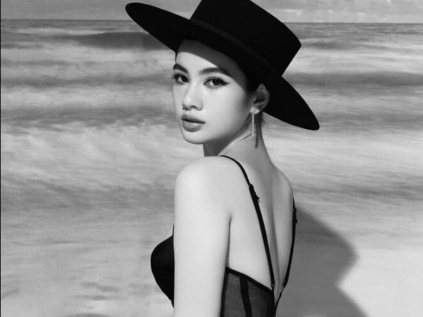 Cẩm Đan - tình trẻ tin đồn của chồng cũ Lệ Quyên khoe body nóng bỏng với đầm xuyên thấu