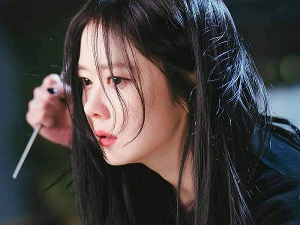 Phim mới của Jang Na Ra và Jung Yong Hwa tung loạt ảnh ma mị, kịch tính
